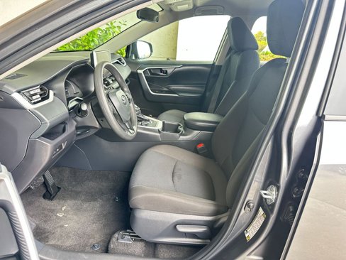 Used 2025 Toyota RAV4 LE image 27