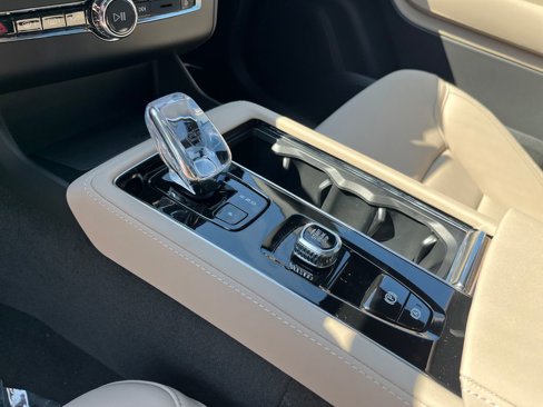 New 2026 Volvo XC90 B6 Plus w/ Protection Package Premier image 29