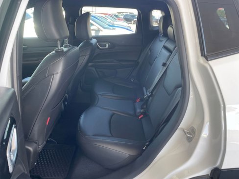 Used 2025 Jeep Compass Trailhawk image 24