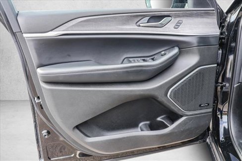Used 2021 Jeep Grand Cherokee L Limited image 12