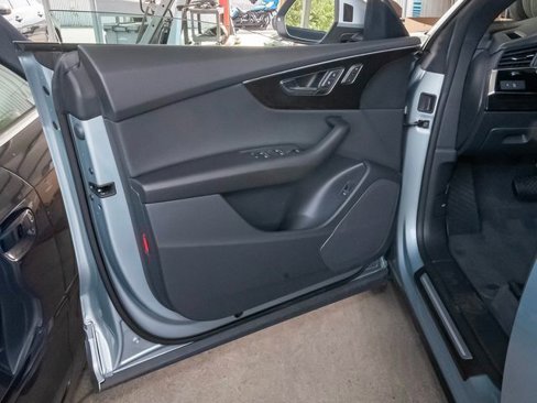 Certified 2025 Audi Q8 Premium image 34
