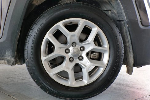 Used 2018 Jeep Renegade Latitude image 36