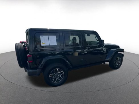 Used 2025 Jeep Wrangler Sahara image 15