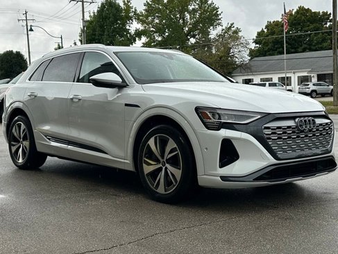 Used 2024 Audi Q8 e-tron Premium Plus w/ Premium Plus Package image 13