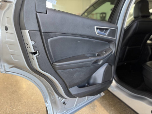 Used 2024 Ford Edge SEL image 3
