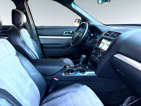 Used 2017 Ford Explorer XLT w/ Equipment Group 202A image 13