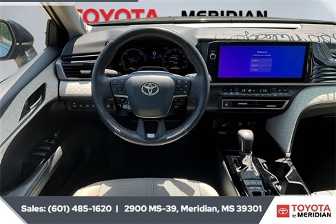 Used 2025 Toyota Camry XLE image 5