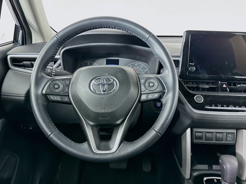 Used 2024 Toyota Corolla Cross LE image 18