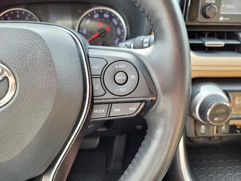 Certified 2021 Toyota RAV4 XLE Premium image 34
