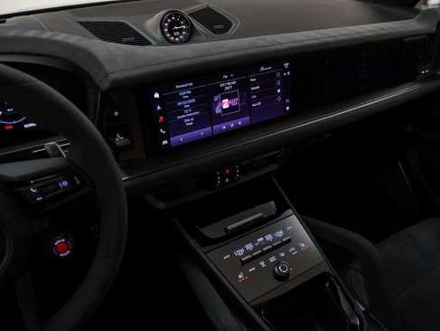 Certified 2025 Porsche Cayenne Turbo GT image 51