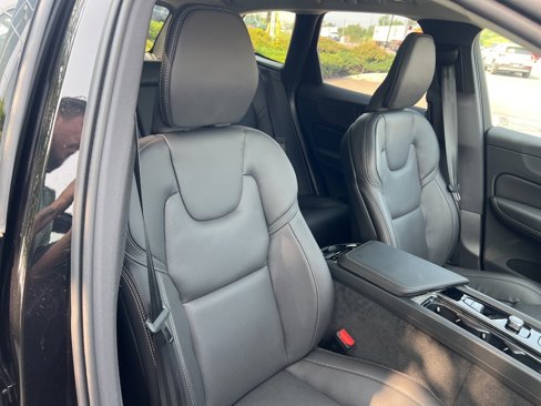 Certified 2025 Volvo XC60 B5 Ultra w/ Climate Package image 38