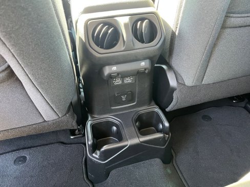 Used 2025 Jeep Wrangler Sahara image 23