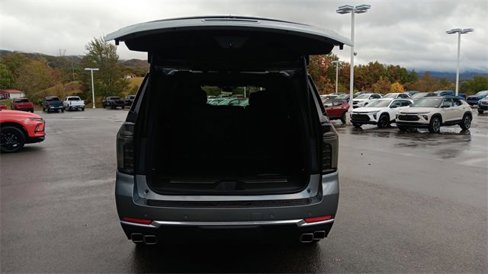 New 2026 Chevrolet Suburban High Country image 5
