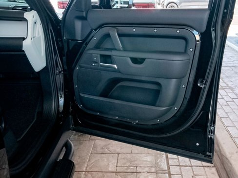 New 2025 Land Rover Defender 130 X-Dynamic SE image 44