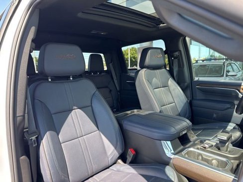 Used 2024 Chevrolet Silverado 1500 High Country image 15