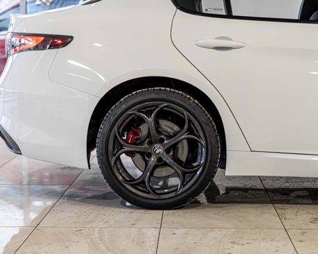 New 2025 Alfa Romeo Giulia AWD image 11