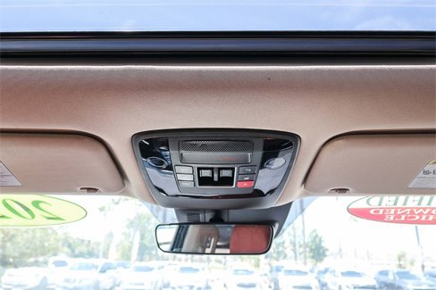 Used 2024 Kia Carnival SX Prestige image 18