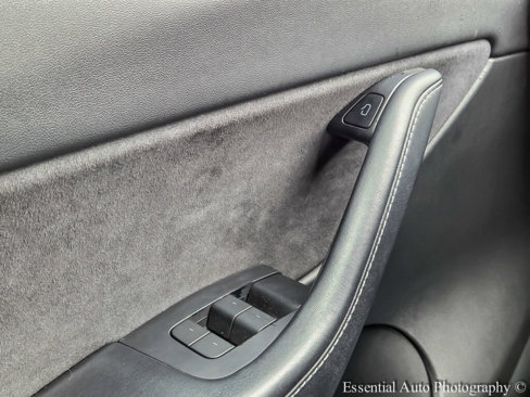 Used 2022 Tesla Model Y Performance image 16
