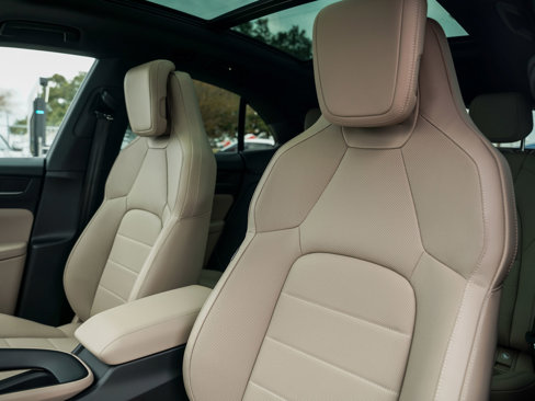 New 2025 Porsche Macan 4S Electric image 5