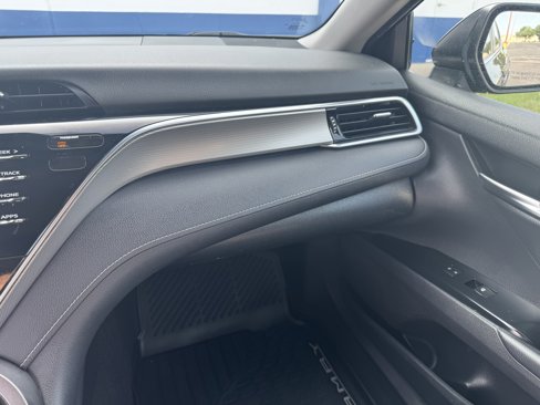 Used 2018 Toyota Camry SE image 18