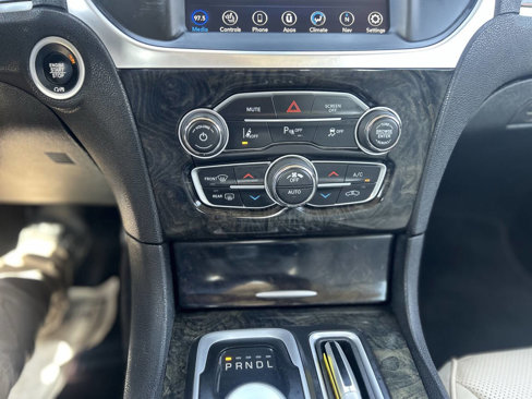 Used 2018 Chrysler 300 Limited w/ Safetytec Plus Group image 40