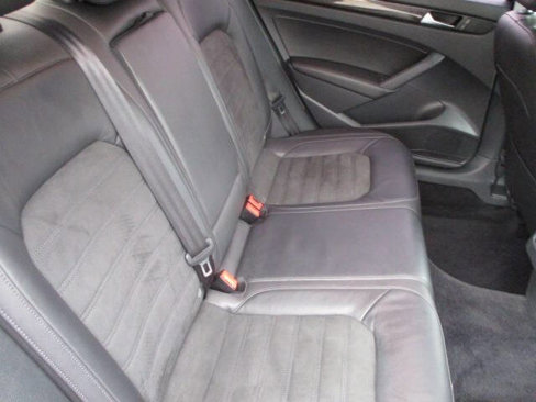 Used 2015 Volkswagen Passat TDI SEL Premium image 33
