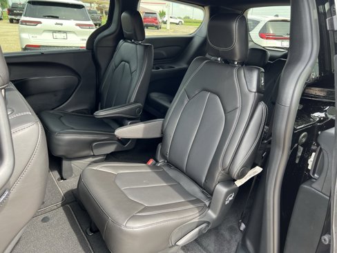 New 2026 Chrysler Pacifica Select image 19
