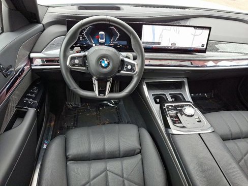 Used 2025 BMW 740i xDrive image 13