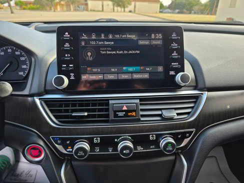 Used 2018 Honda Accord Touring image 14