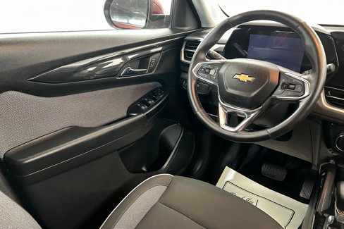 Used 2025 Chevrolet TrailBlazer LT w/ LT Cold Weather Package image 11