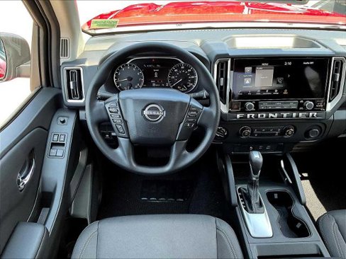 Certified 2025 Nissan Frontier SV image 17