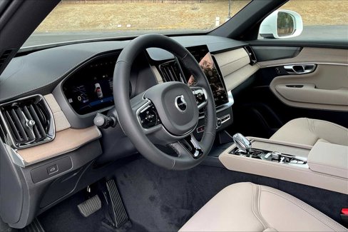 New 2026 Volvo XC90 B6 Plus w/ Protection Package Premier image 8
