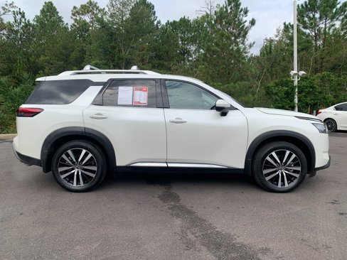 Used 2024 Nissan Pathfinder Platinum image 2