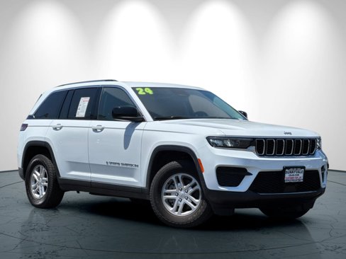 Used 2024 Jeep Grand Cherokee Laredo image 2