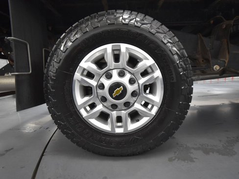 Used 2024 Chevrolet Silverado 2500 LT w/ Convenience Package image 17