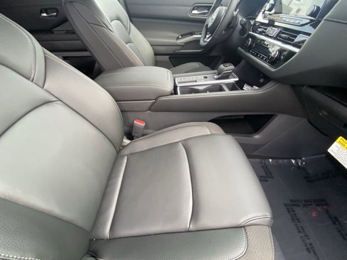 New 2025 Nissan Pathfinder SL image 8