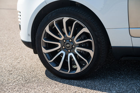 Used 2020 Land Rover Range Rover HSE image 23