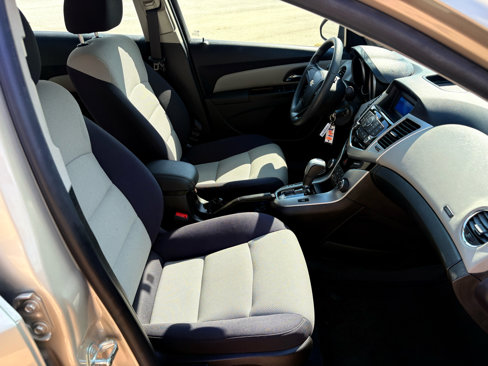 Used 2014 Chevrolet Cruze LS image 10