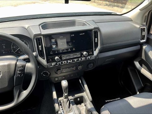 Certified 2025 Nissan Frontier SV image 18