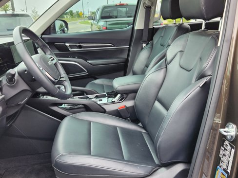 Used 2025 Kia Telluride S image 8