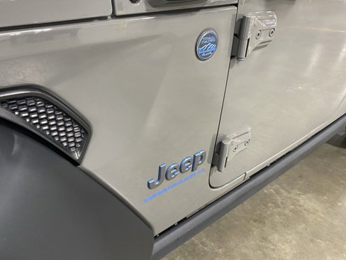 Used 2023 Jeep Wrangler Unlimited image 23