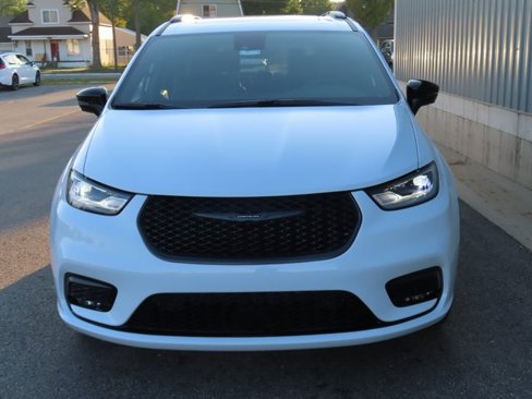 New 2026 Chrysler Pacifica Limited image 12