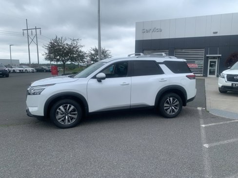 New 2025 Nissan Pathfinder SL image 4