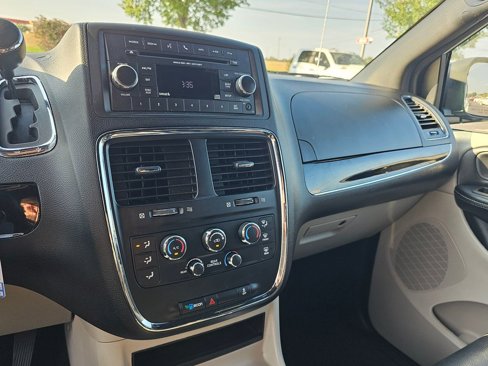 Used 2017 Dodge Grand Caravan SXT image 23
