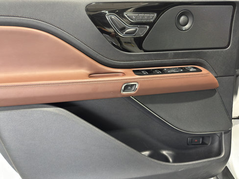 Used 2025 Lincoln Aviator Reserve w/ Illumination Package image 18