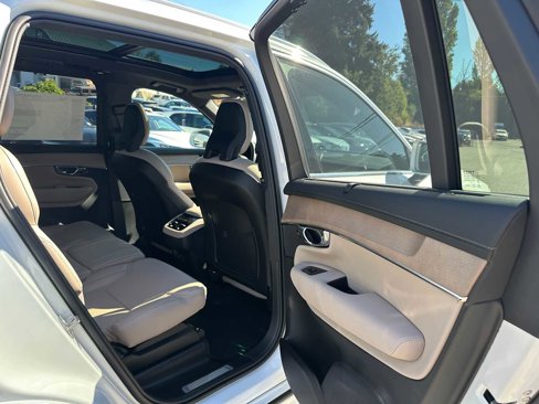 New 2026 Volvo XC90 B6 Ultra image 13