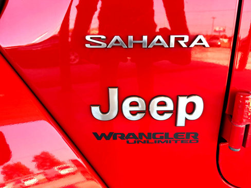 Used 2018 Jeep Wrangler Unlimited Sahara w/ Dual Top Group image 27