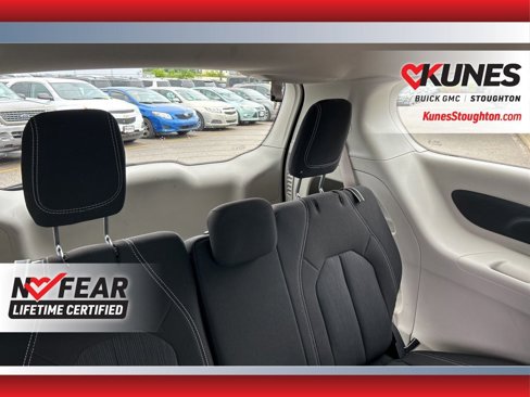 Used 2023 Chrysler Voyager LX image 45