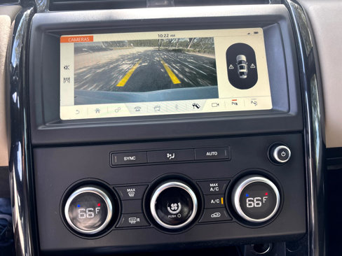 Used 2020 Land Rover Discovery SE image 16