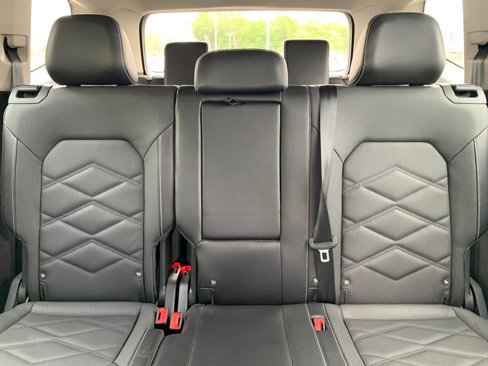 Used 2024 Volkswagen Atlas SE image 38